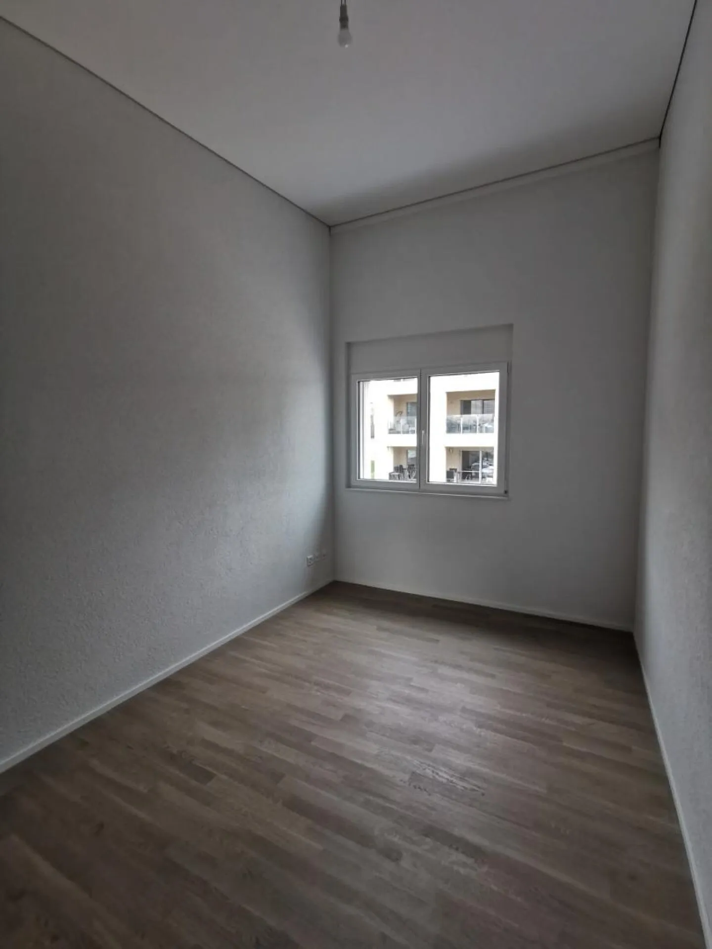 Charming Apartment with Balcony - Photo 9 of 13