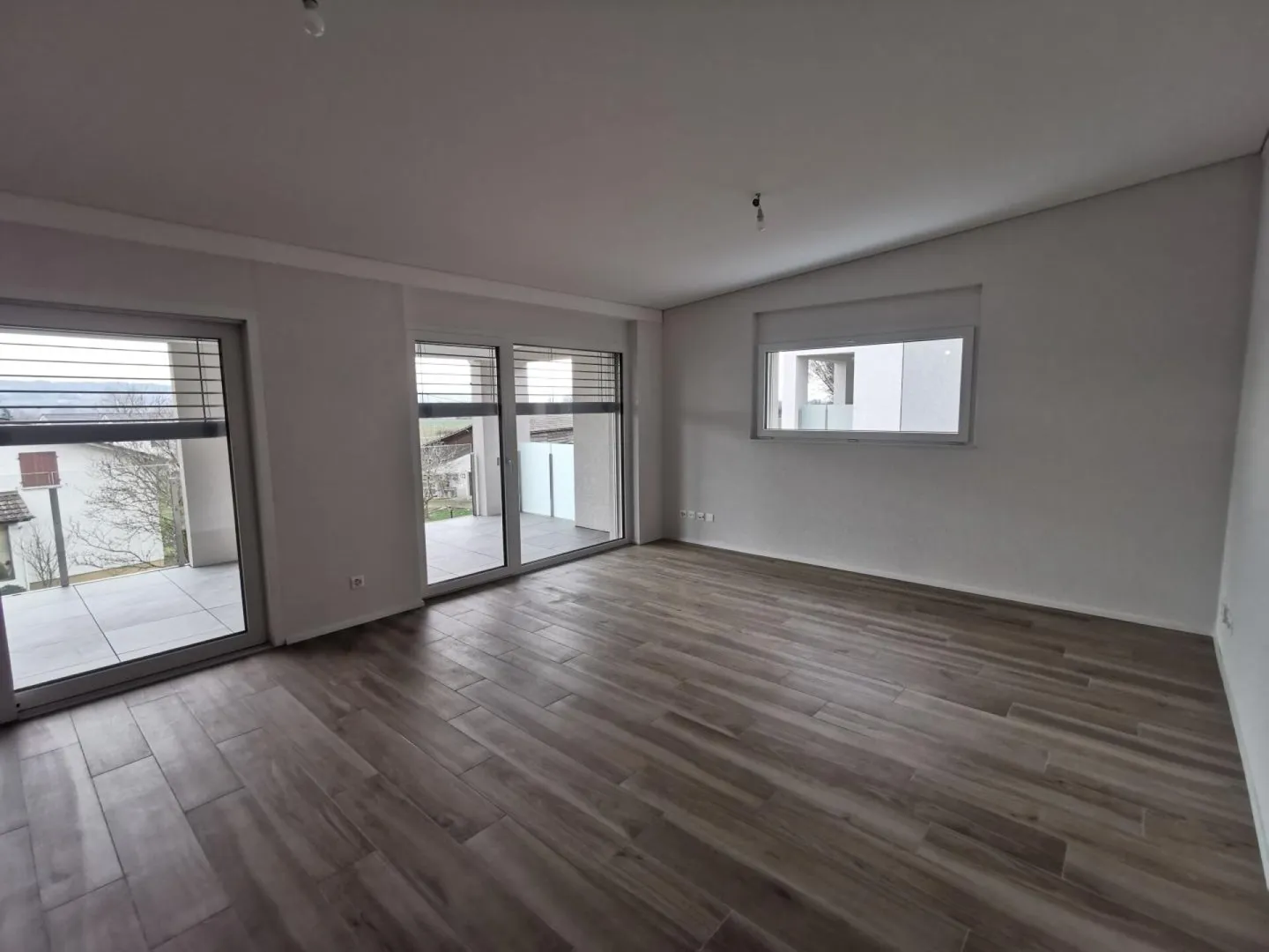 Charming Apartment with Balcony - Photo 2 of 13