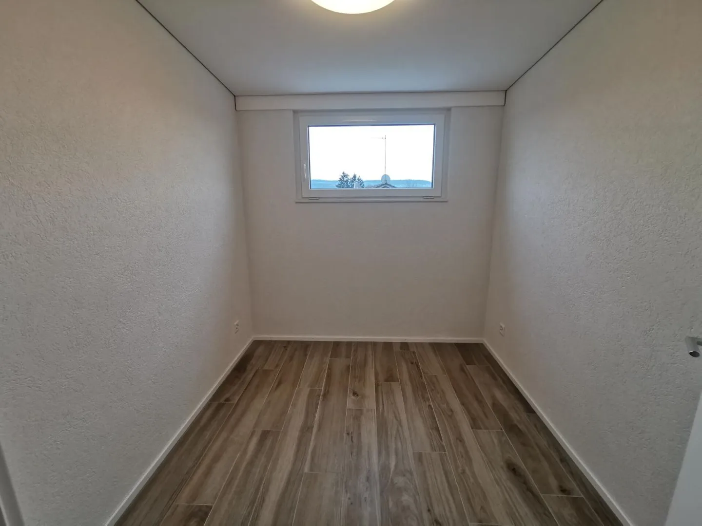 Charming Apartment with Balcony - Photo 4 of 13
