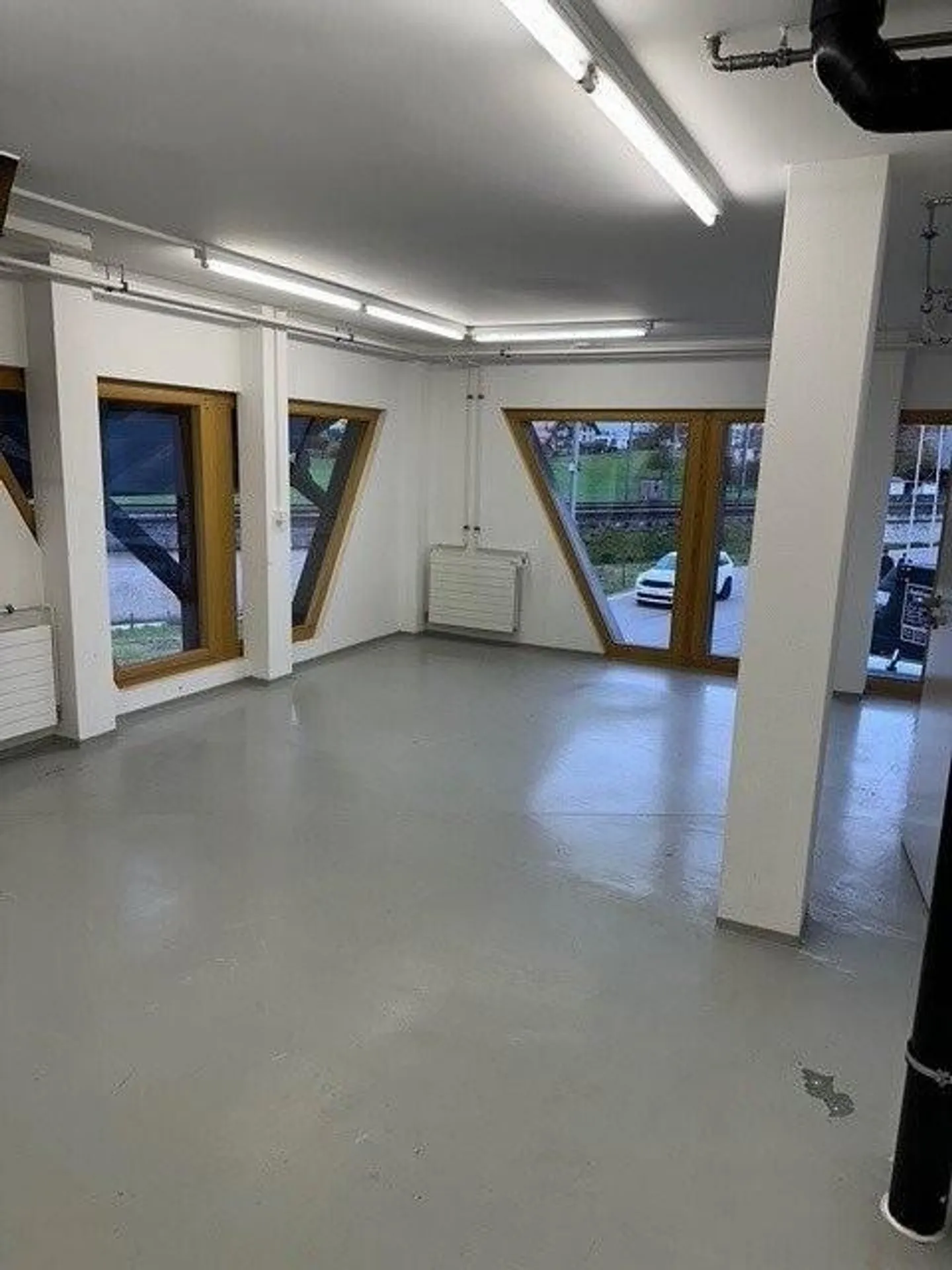 Magazzino con collegamento idrico a Zollikofen - Foto 3 di 5