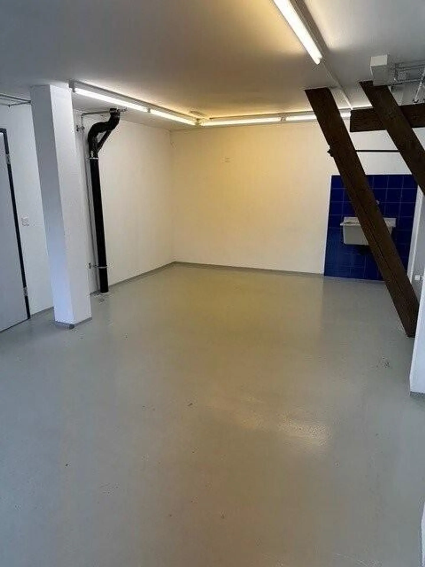 Magazzino con collegamento idrico a Zollikofen - Foto 4 di 5