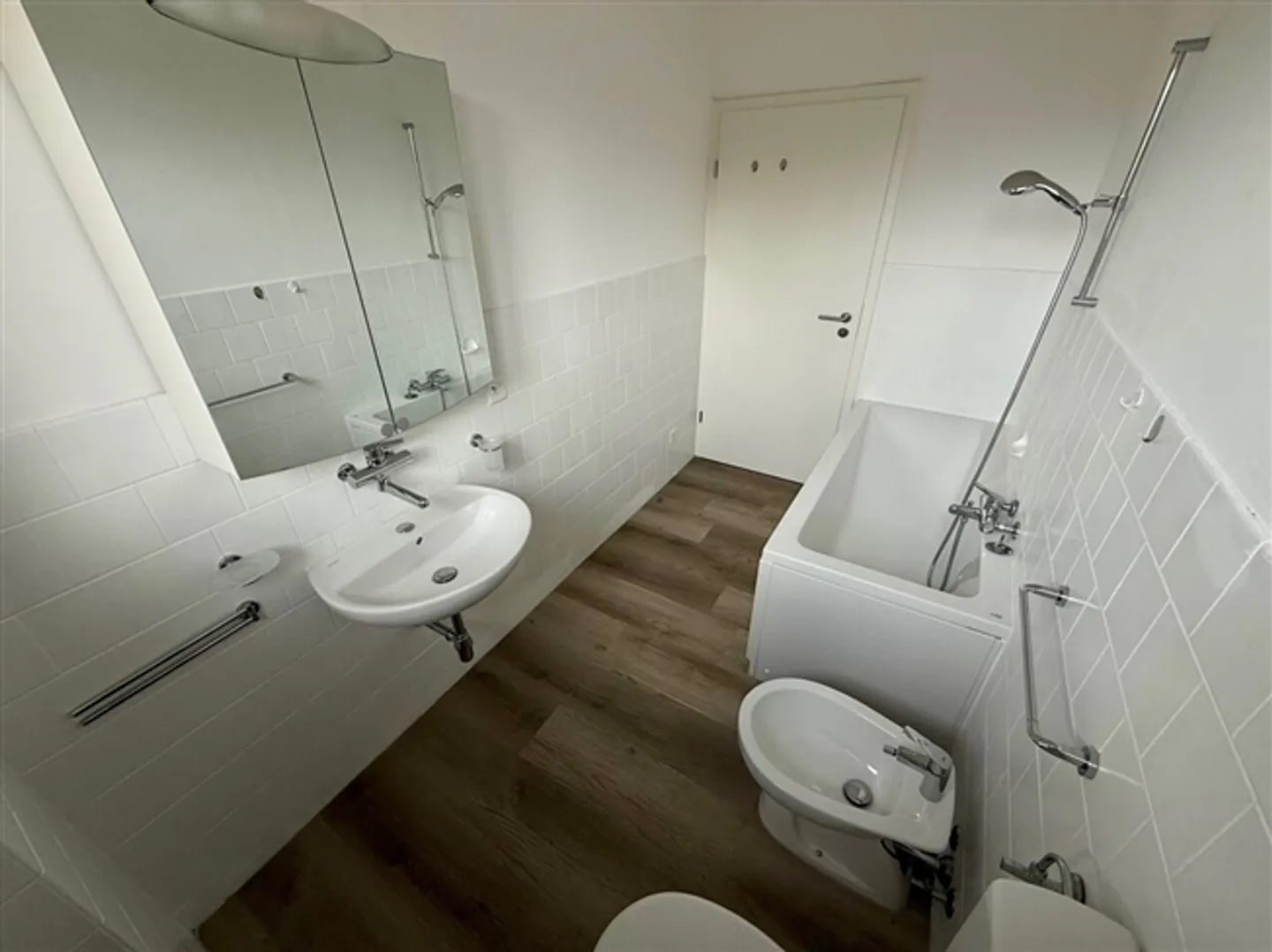 UP TO 3 MONTHS FREE - 4.5 Room Renovated Apartment in Chiasso - Photo 5 of 8