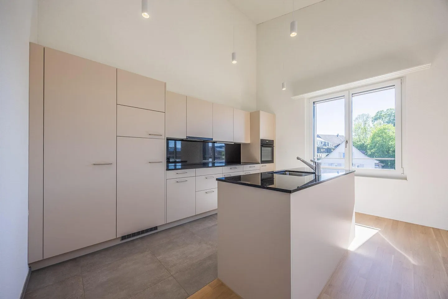 Helle, moderne 3.5-Zi-Whg im Zentrum von Güttingen - Foto 2 von 13