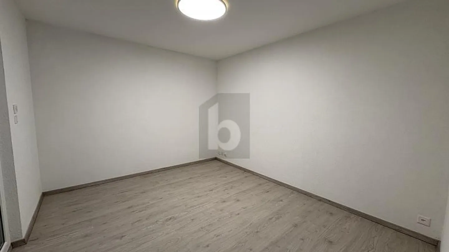 NEU UND IDEAL GELEGEN - Foto 3 von 6
