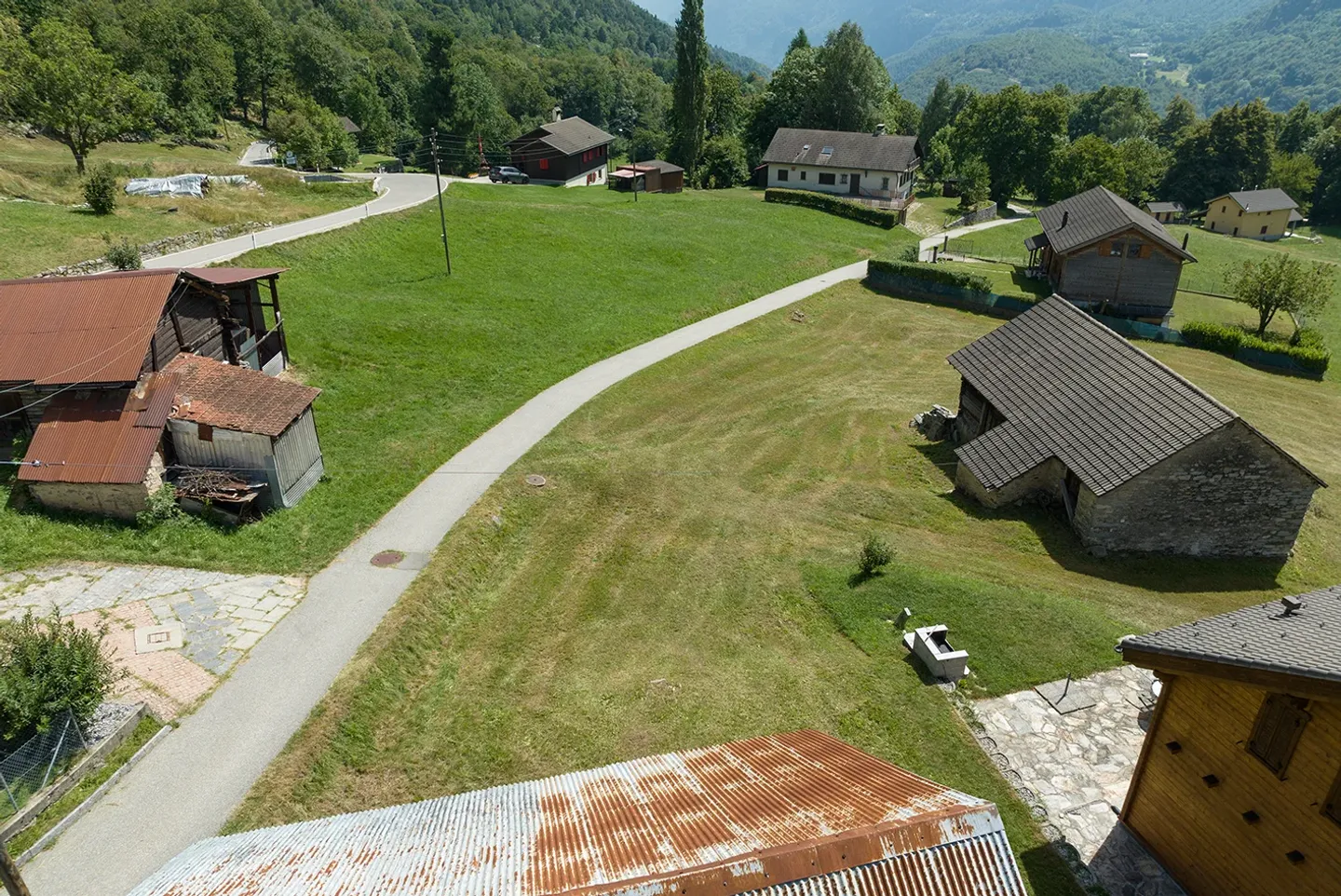 Terrain à bâtir avec potentiel - Photo 3 sur 6