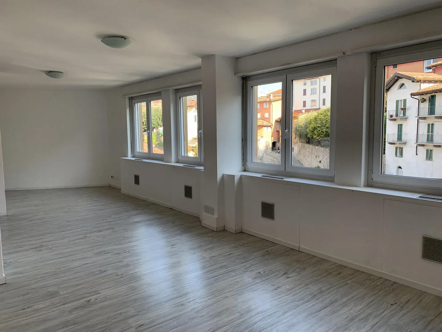 PALAZZINA COMMERCIALE E RESIDENZIALE A REDDITO - MENDRISIO CENTRO - Foto 15 di 30