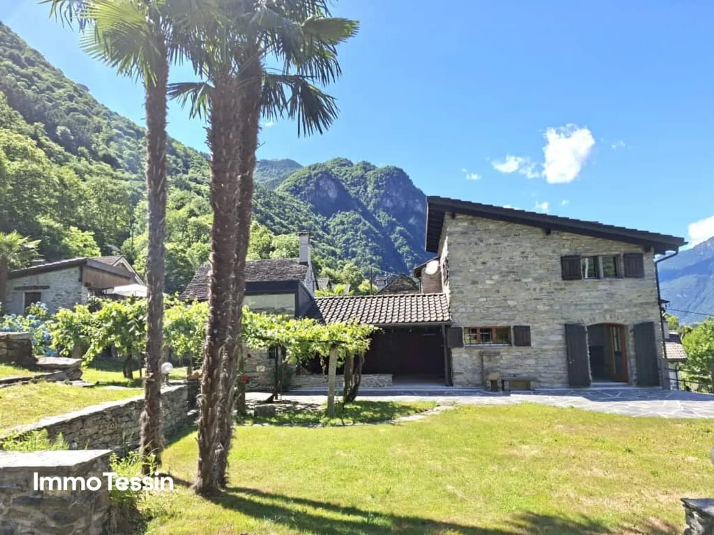 Charming & Characterful Property with Dreamy and Large Garden in Dominant Location - Photo 1 of 13