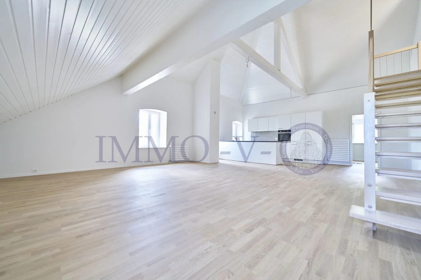 DUPLEX DI ALTO STANDING CON BEL VOLUME - Foto 1 di 10