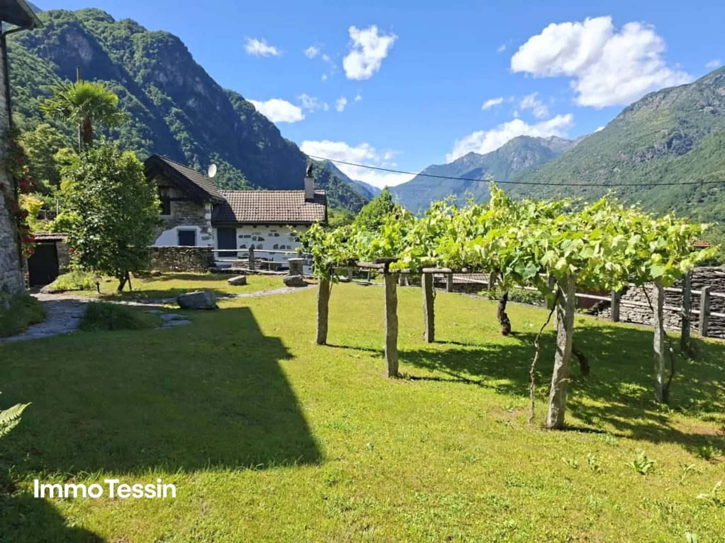 Charming & Characterful Property with Dreamy and Large Garden in Dominant Location - Photo 3 of 13