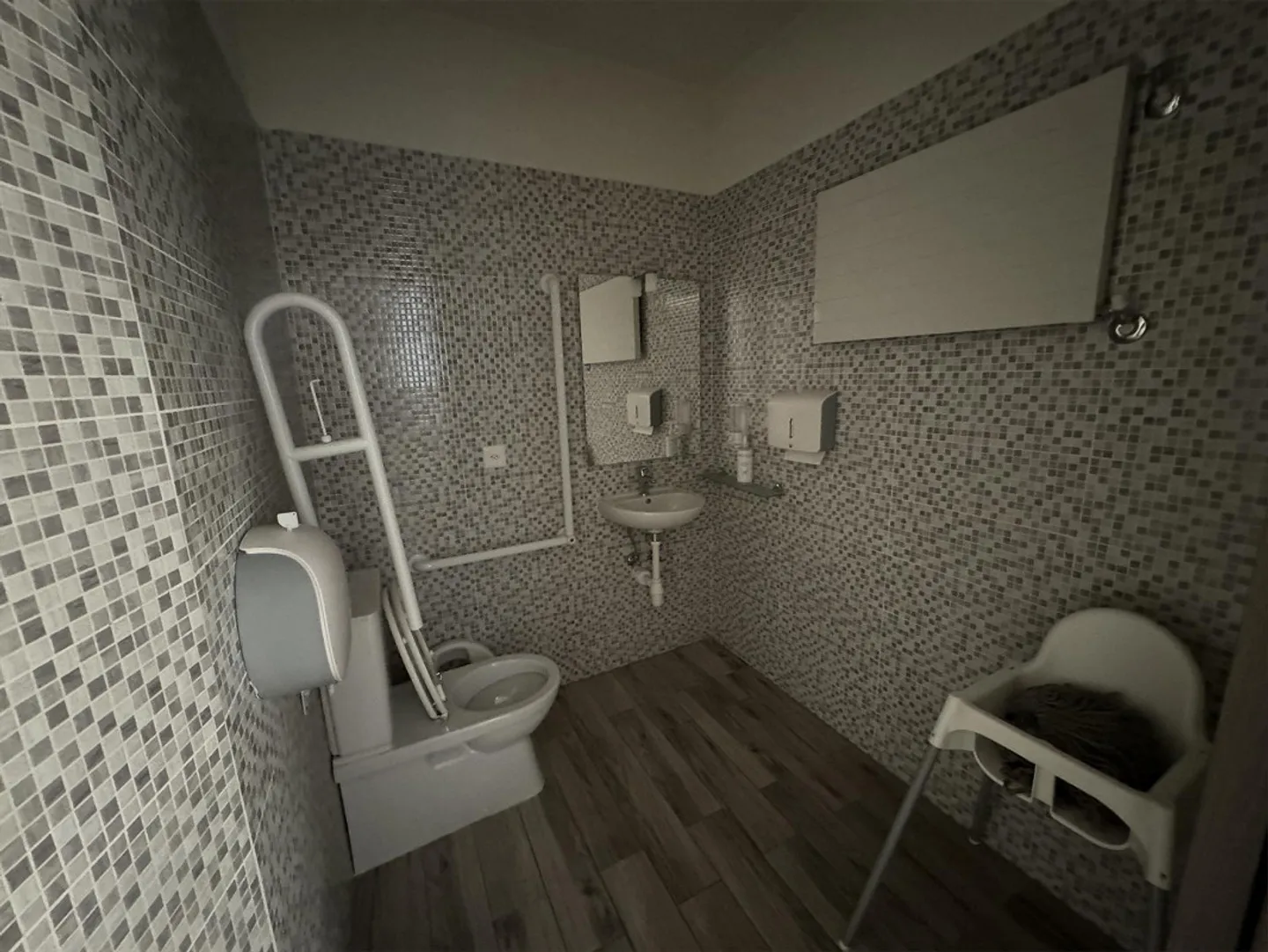 PALAZZINA COMMERCIALE E RESIDENZIALE A REDDITO - MENDRISIO CENTRO - Foto 25 di 30