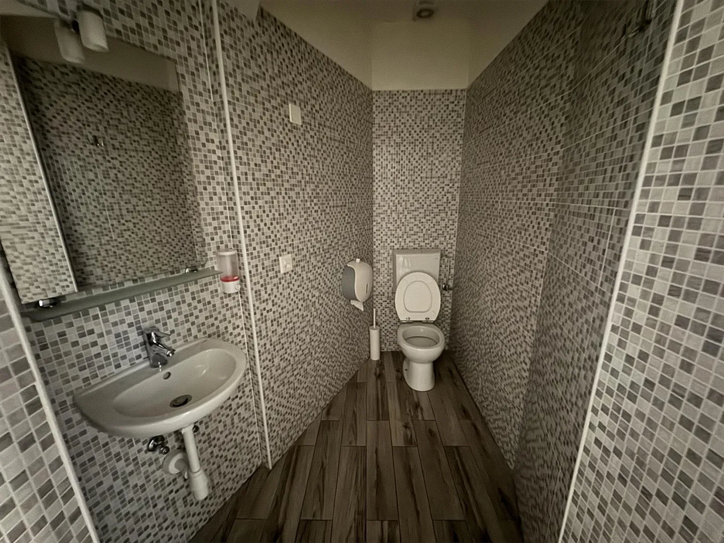 PALAZZINA COMMERCIALE E RESIDENZIALE A REDDITO - MENDRISIO CENTRO - Foto 26 di 30