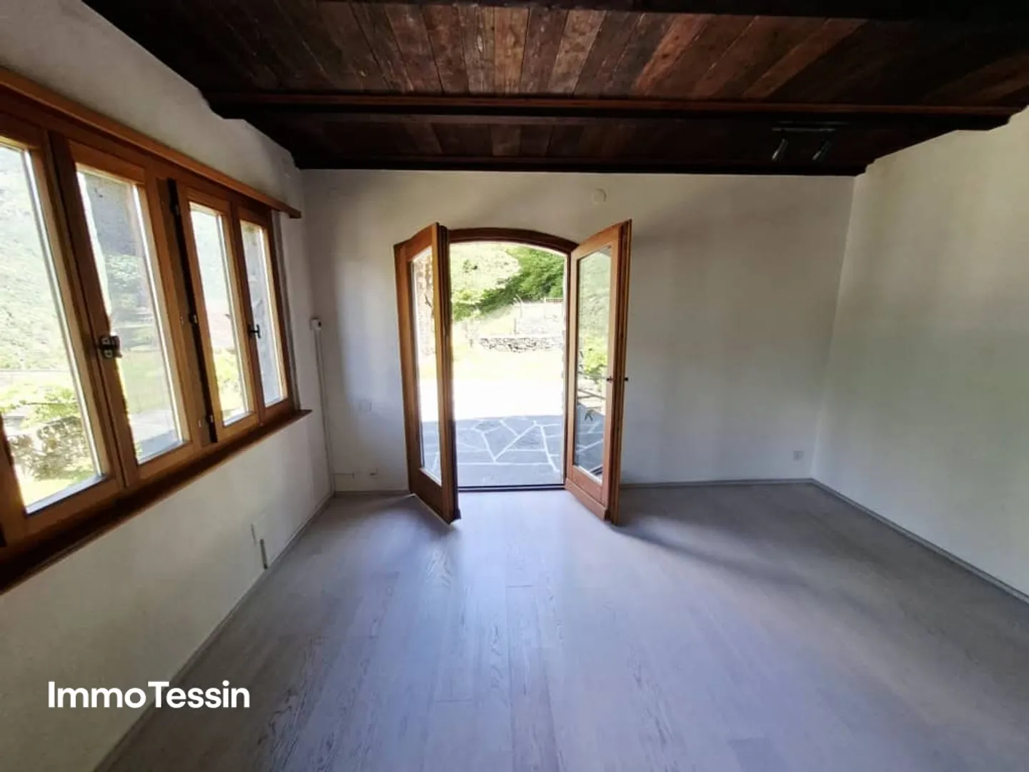 Charming & Characterful Property with Dreamy and Large Garden in Dominant Location - Photo 7 of 13