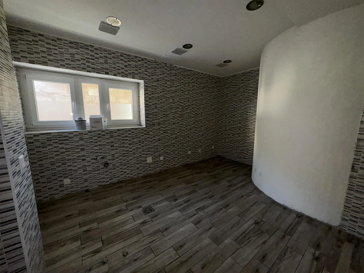 PALAZZINA COMMERCIALE E RESIDENZIALE A REDDITO - MENDRISIO CENTRO - Foto 29 di 30