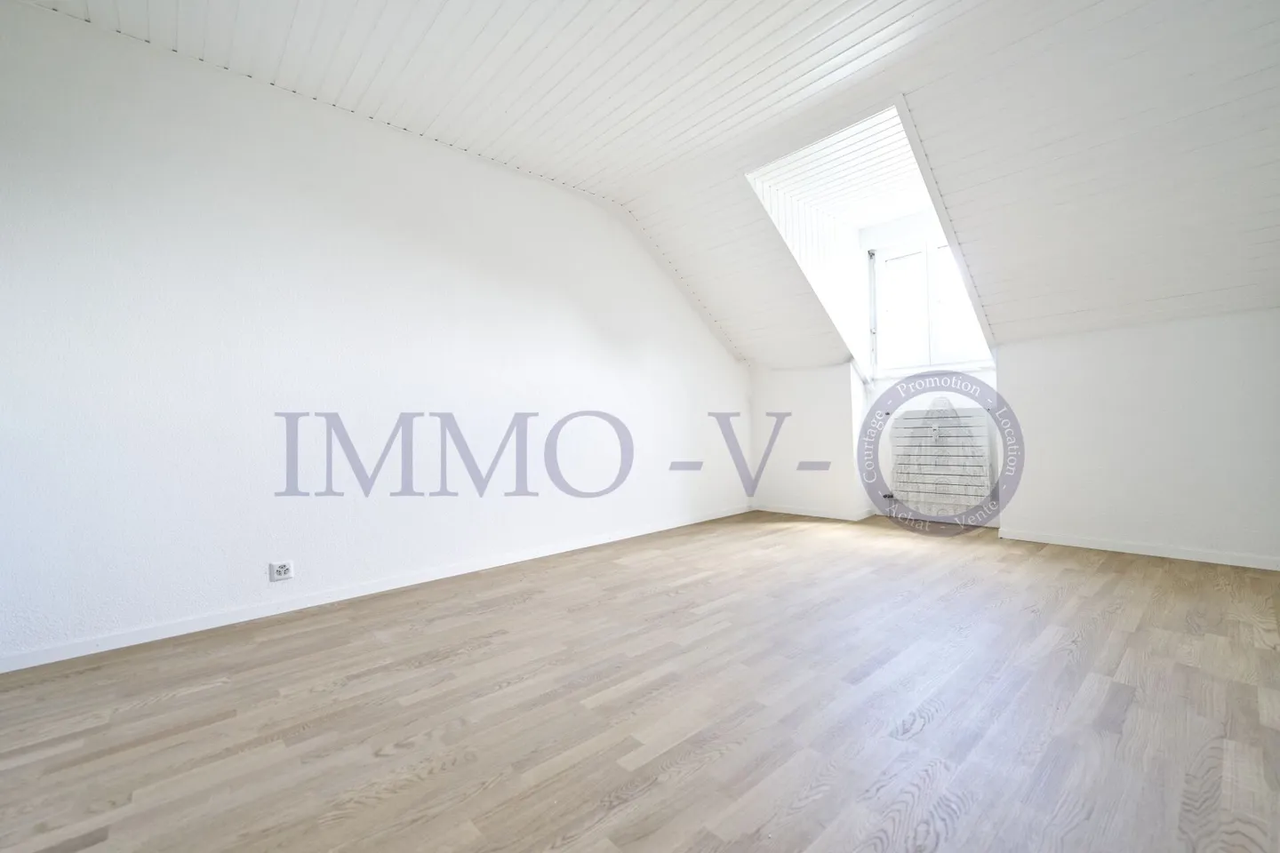 DUPLEX DI ALTO STANDING CON BEL VOLUME - Foto 7 di 10