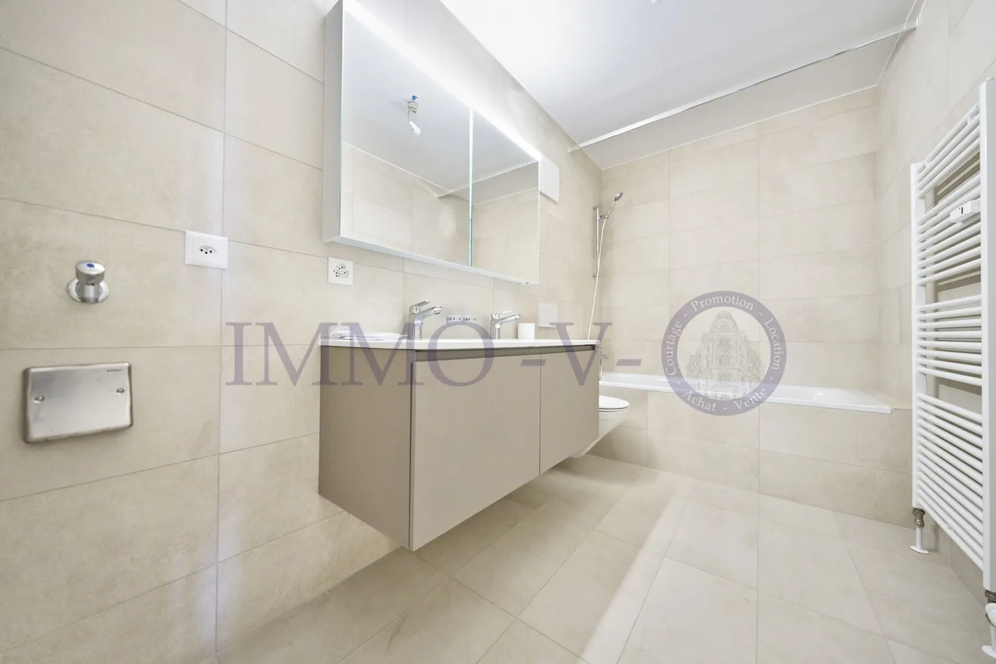 DUPLEX DI ALTO STANDING CON BEL VOLUME - Foto 8 di 10