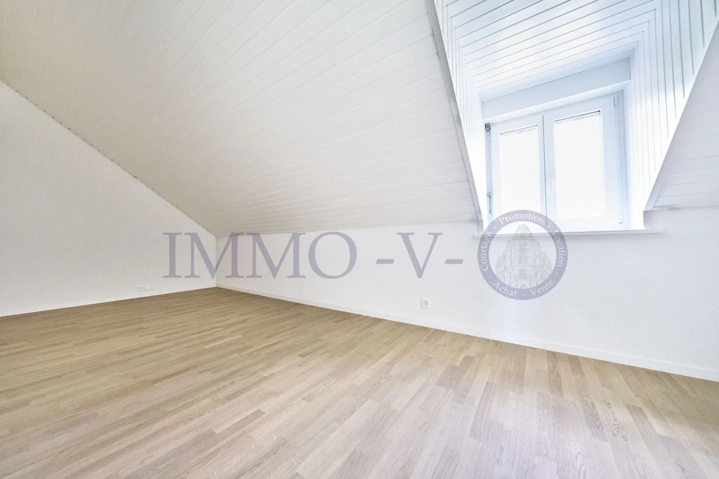DUPLEX DI ALTO STANDING CON BEL VOLUME - Foto 9 di 10