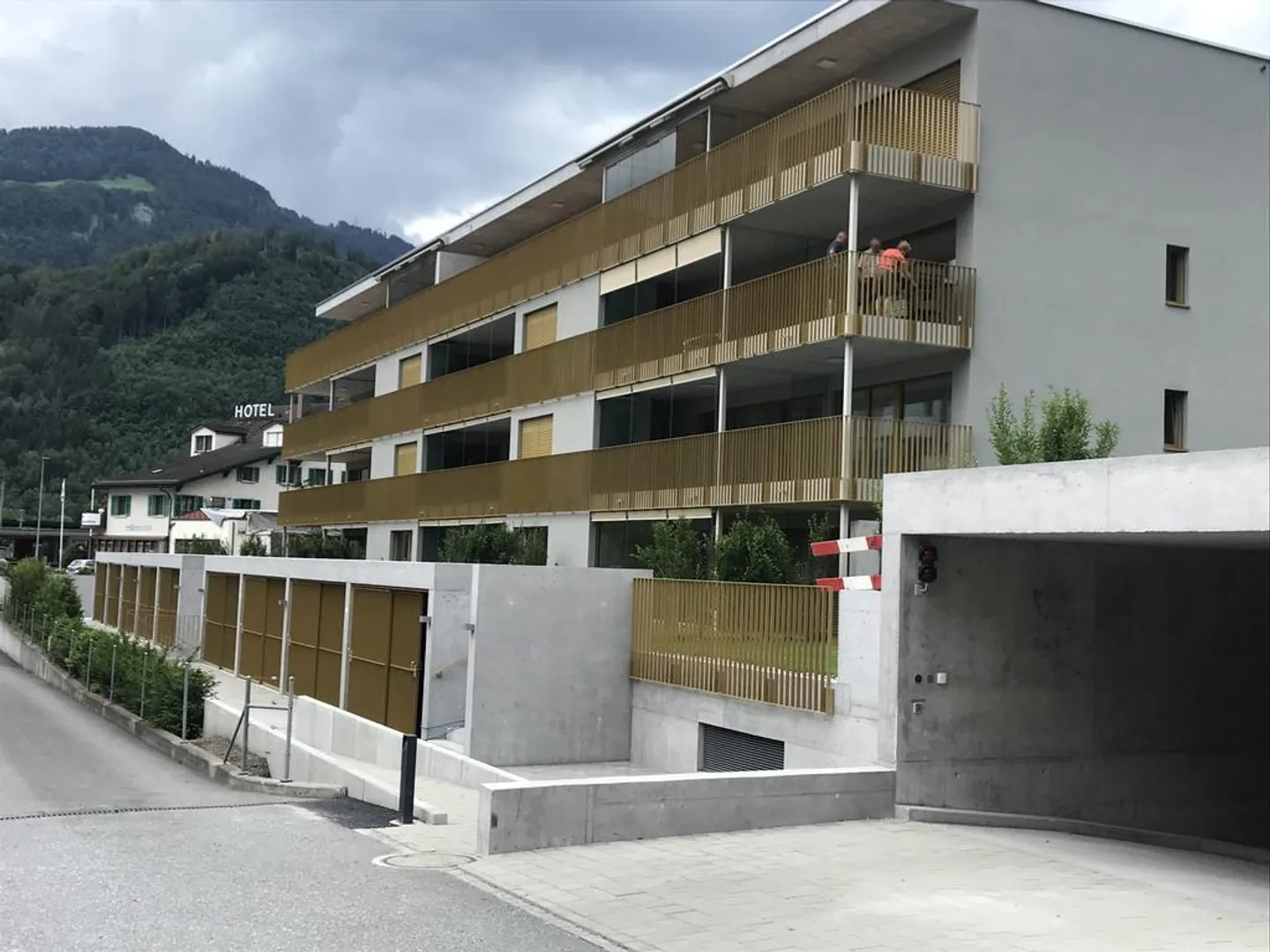 Sunny Apartment Near Train Station and City Center - Photo 1 of 11