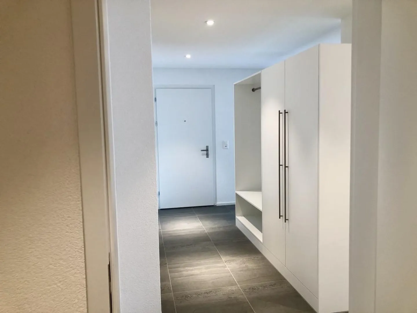 Sunny Apartment Near Train Station and City Center - Photo 2 of 11