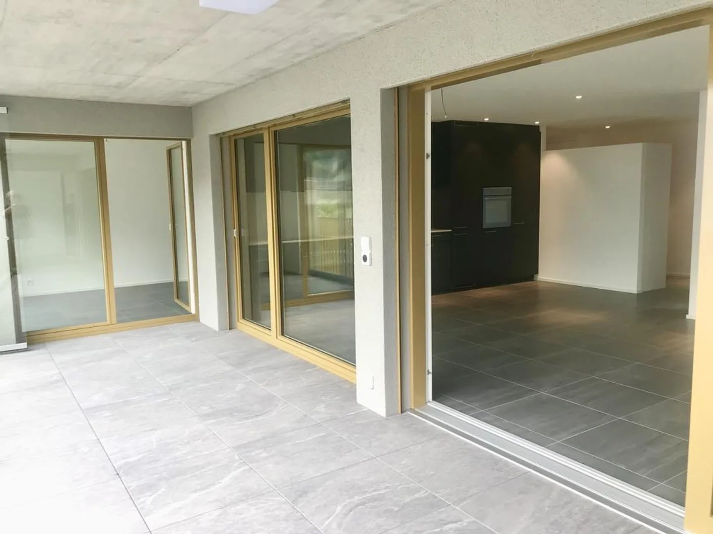 Sunny Apartment Near Train Station and City Center - Photo 7 of 11