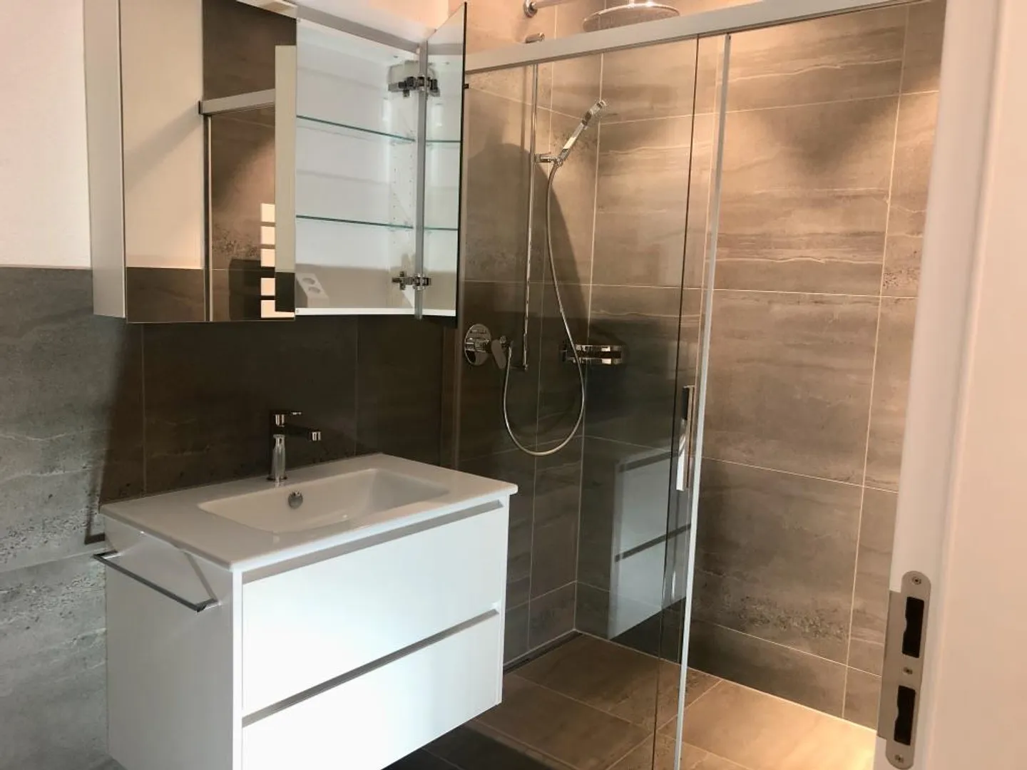 Sunny Apartment Near Train Station and City Center - Photo 10 of 11