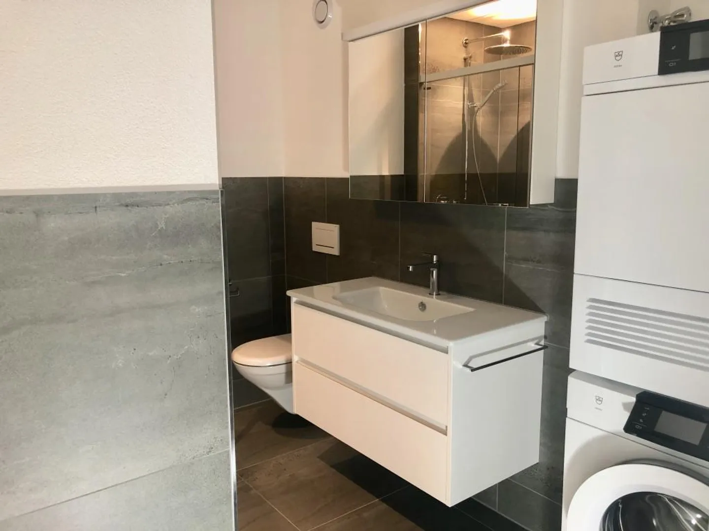 Sunny Apartment Near Train Station and City Center - Photo 11 of 11