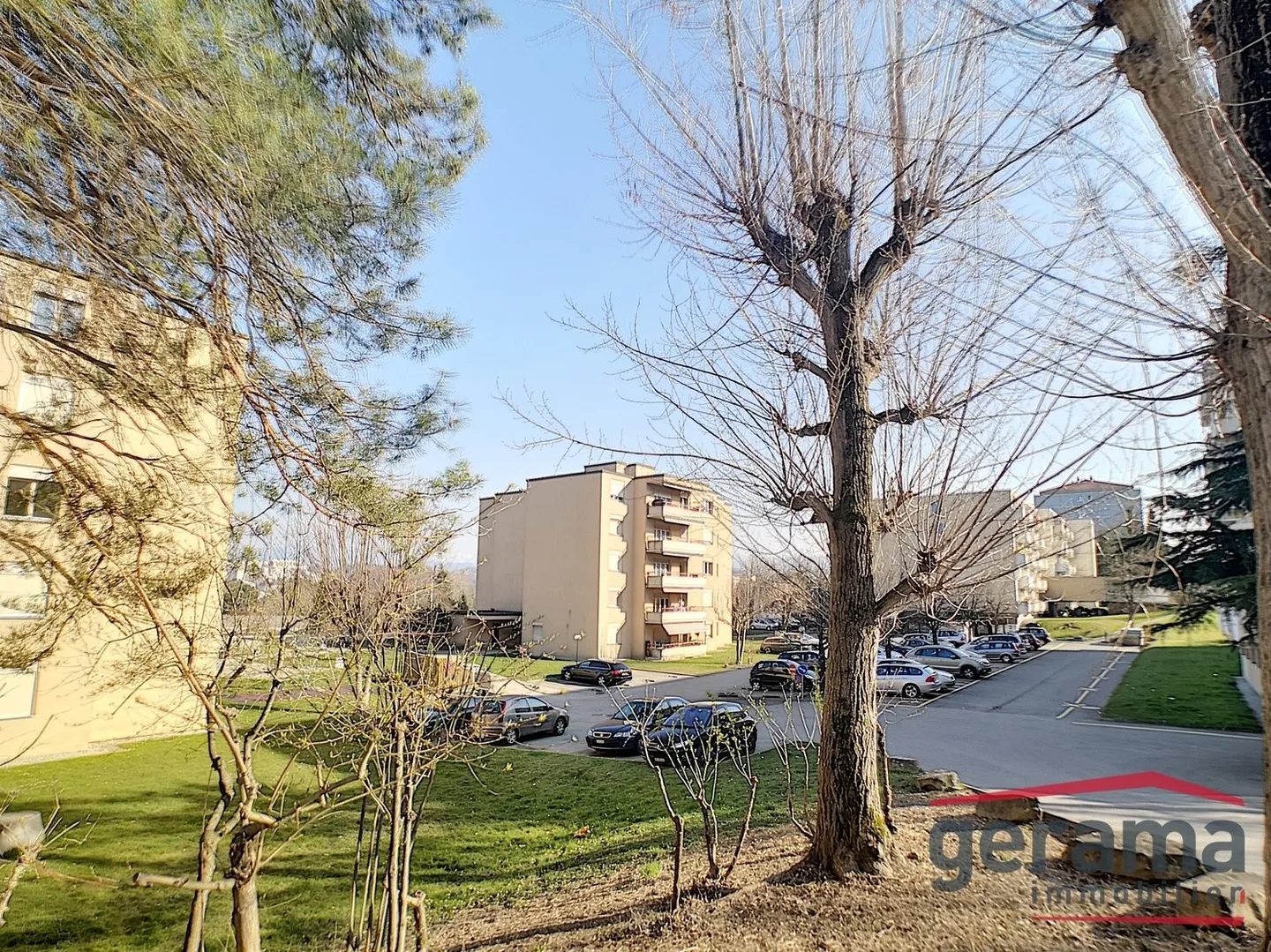 Logement de 4.5 pièces dans le quartier du Jura ! - Photo 2 sur 2