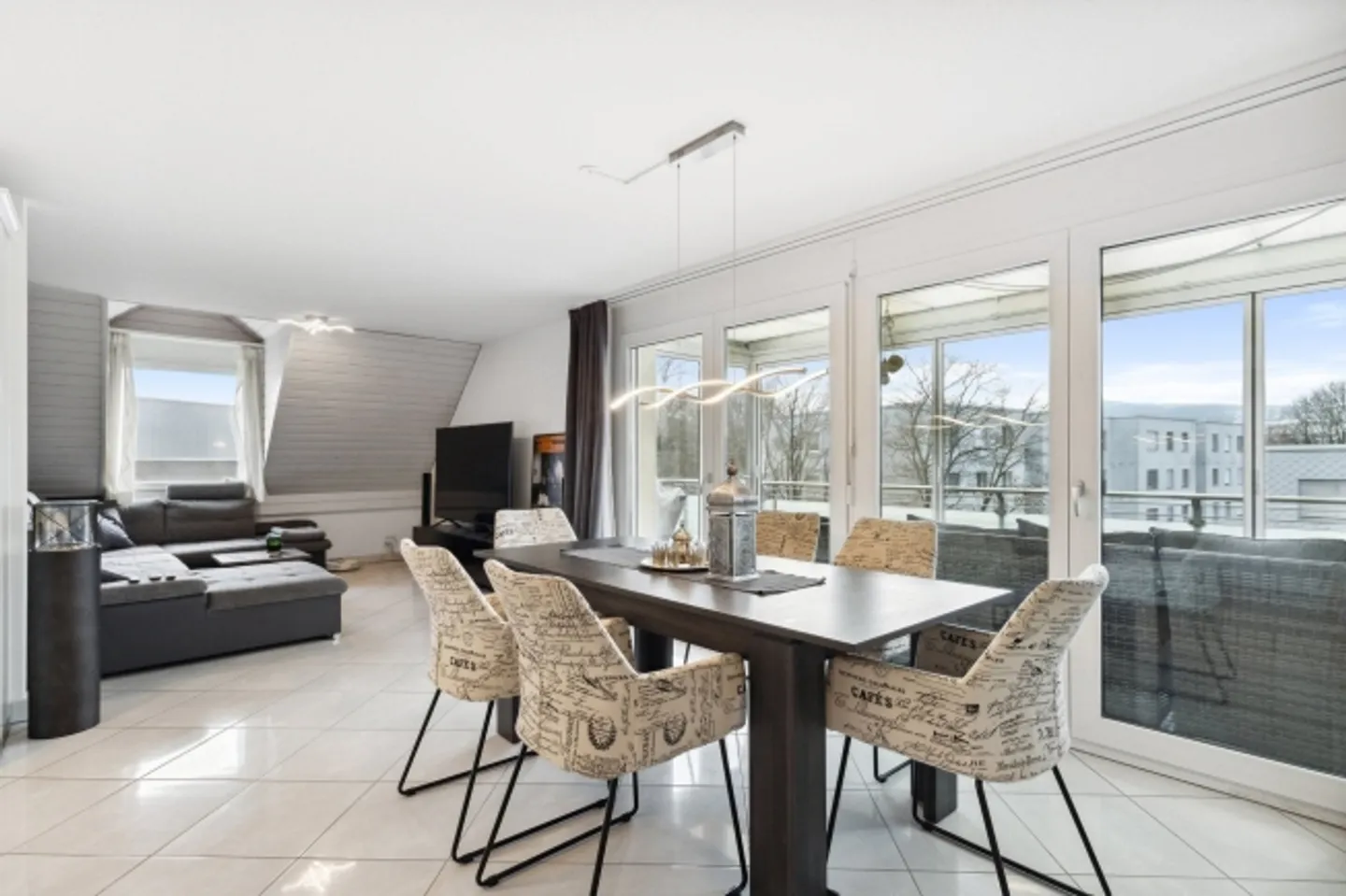 Exclusive 3.5-room apartment near Zurich – modern & stylish - Photo 4 of 13