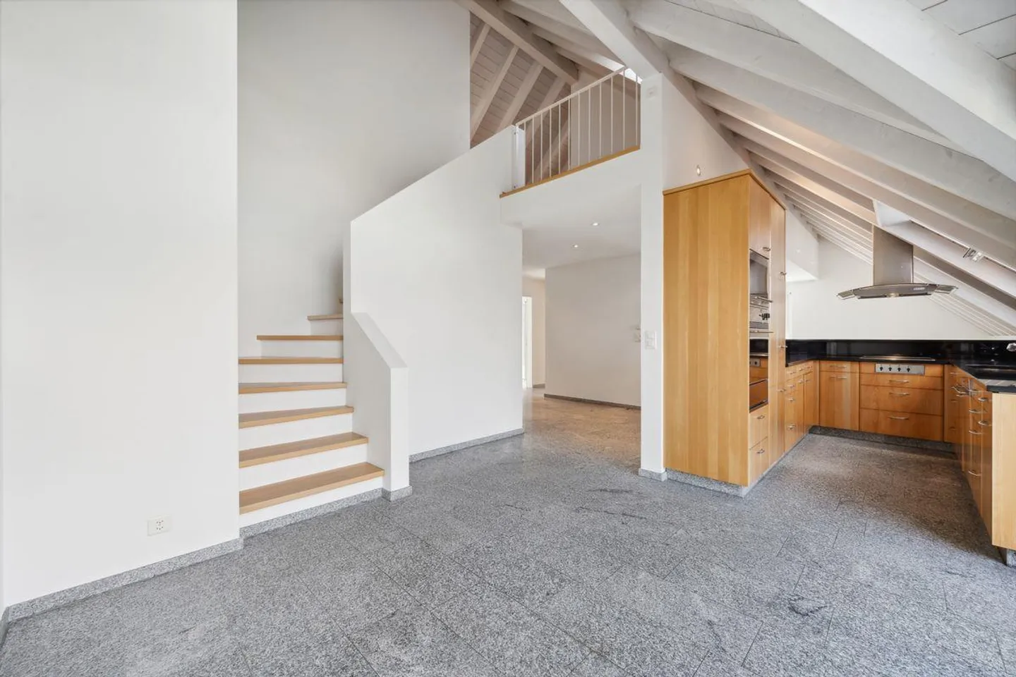 Maisonette luminosa e spaziosa - Foto 2 di 8