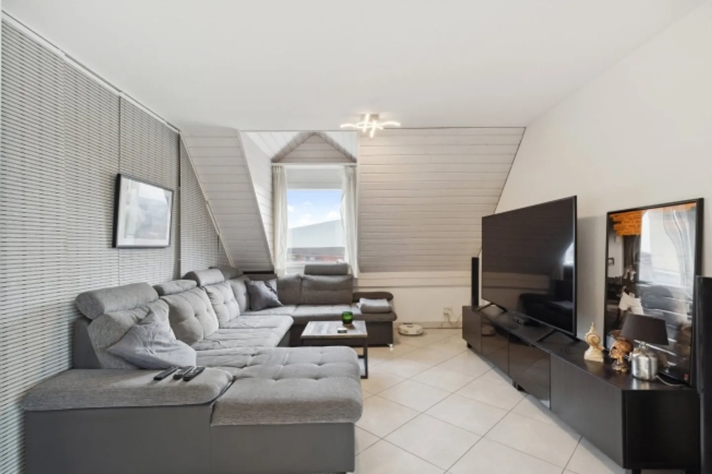 Exclusive 3.5-room apartment near Zurich – modern & stylish - Photo 8 of 13