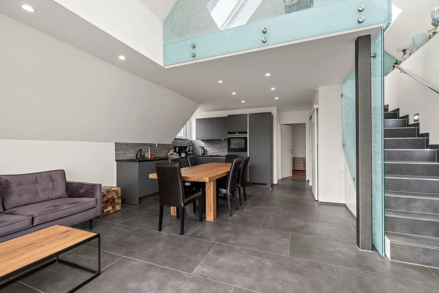 Stylish Living in Allschwil - Maisonette Penthouse Apartment with High-Quality Amenities - Photo 3 of 13