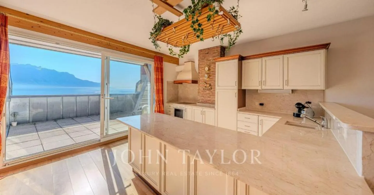 Elegant Apartment with Lake View - Photo 1 of 10