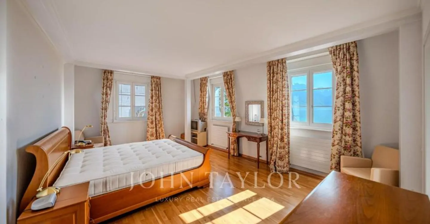 Elegant Apartment with Lake View - Photo 4 of 10