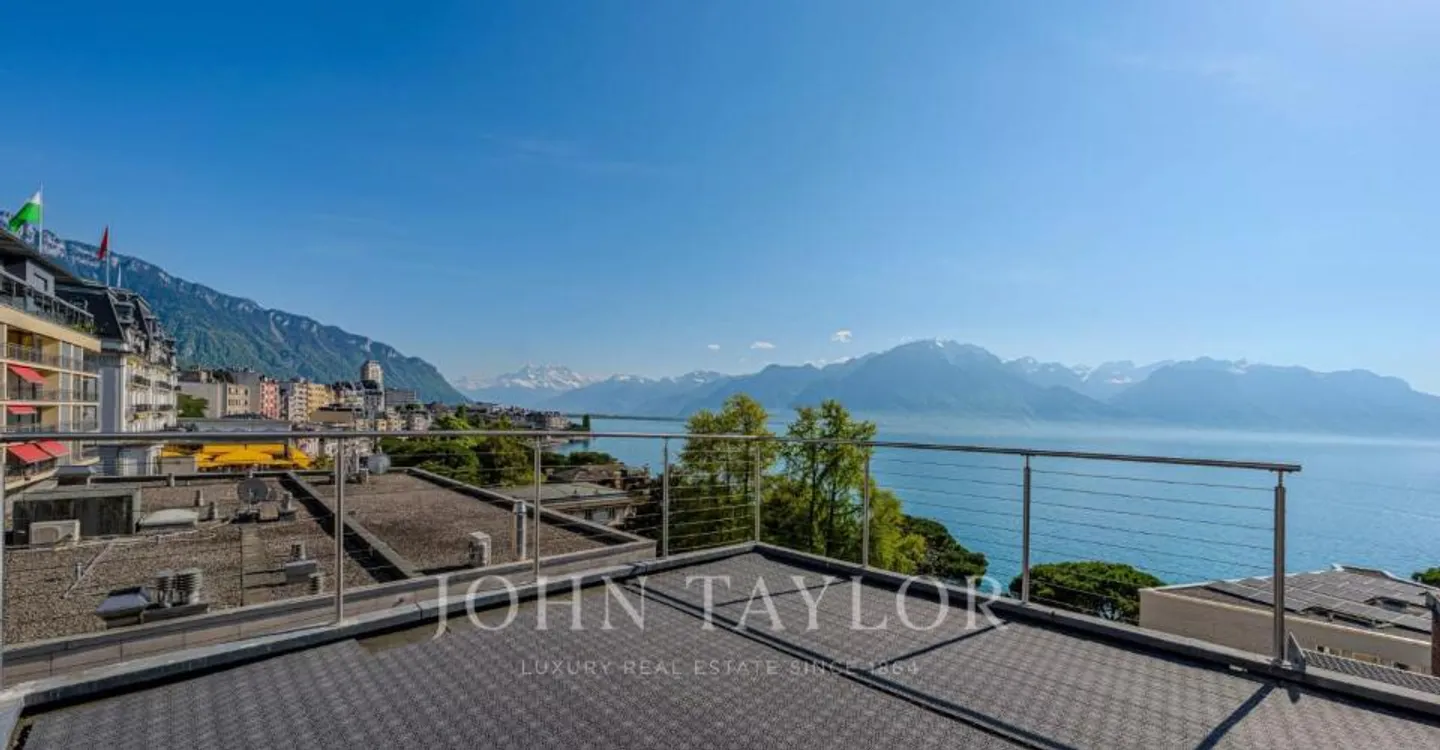 Elegant Apartment with Lake View - Photo 9 of 10