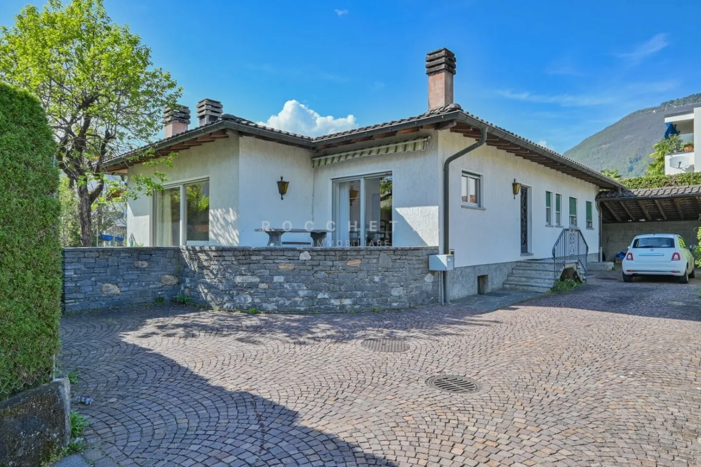 Mittelmeer-Villa mit Potenzial in begehrter und sehr ruhiger Lage - Foto 1 von 11