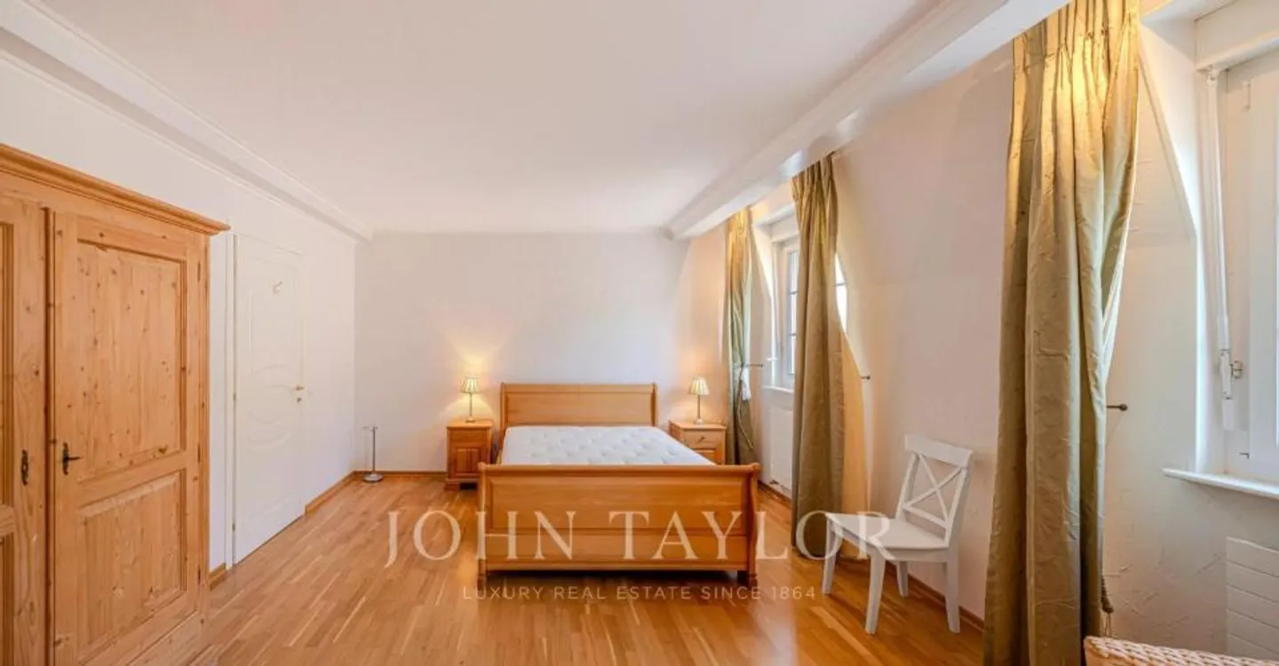 Elegant Apartment with Lake View - Photo 5 of 10