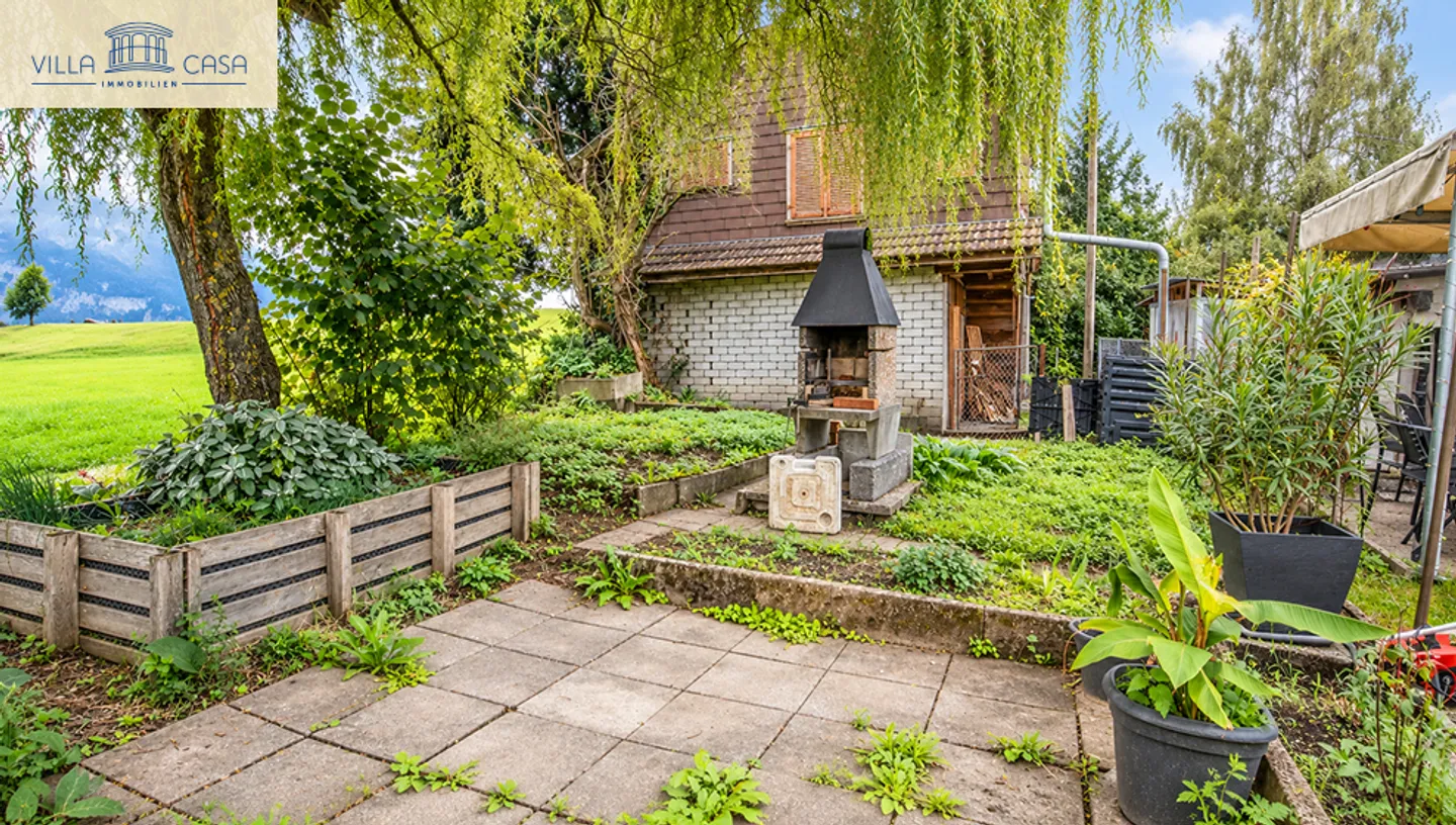 Charming Renovation Project Home - Photo 4 of 13