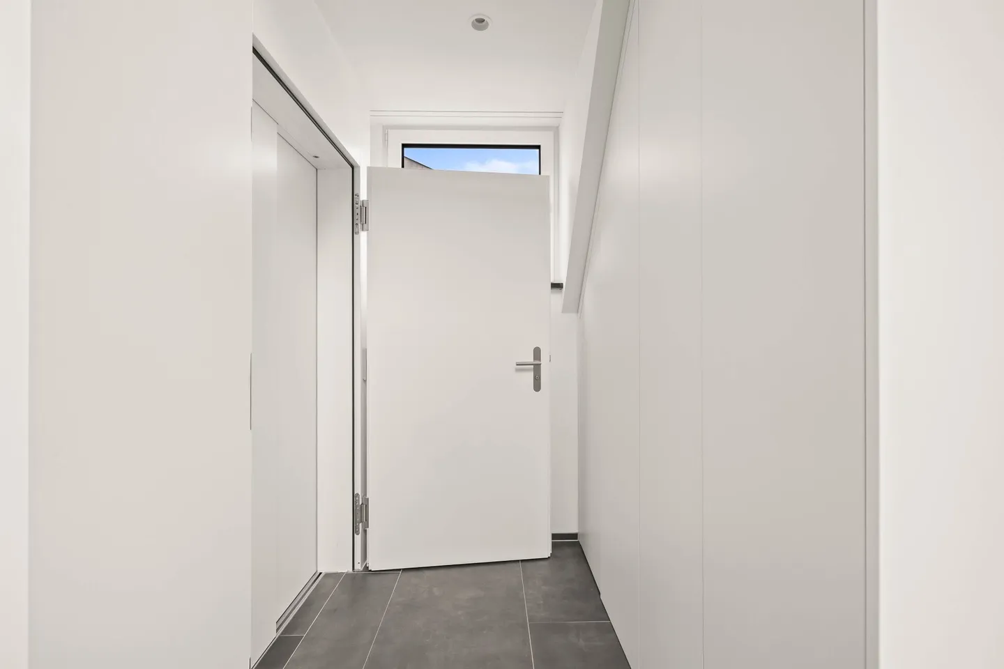 Stylish Living in Allschwil - Maisonette Penthouse Apartment with High-Quality Amenities - Photo 9 of 13