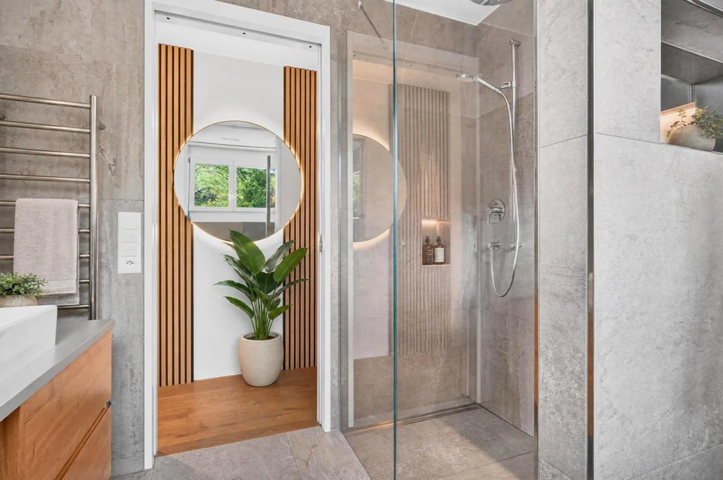 Posizione privilegiata: Casa intera con 6.5 e 3.5 stanze - Foto 5 di 13