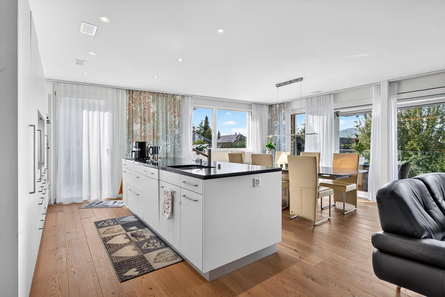 Posizione privilegiata: Casa intera con 6.5 e 3.5 stanze - Foto 10 di 13