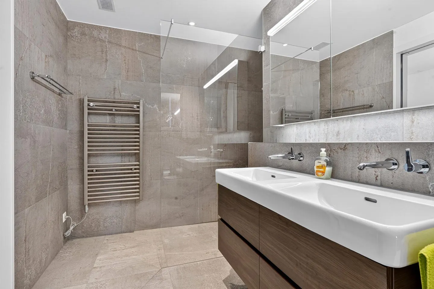 Posizione privilegiata: Casa intera con 6.5 e 3.5 stanze - Foto 13 di 13