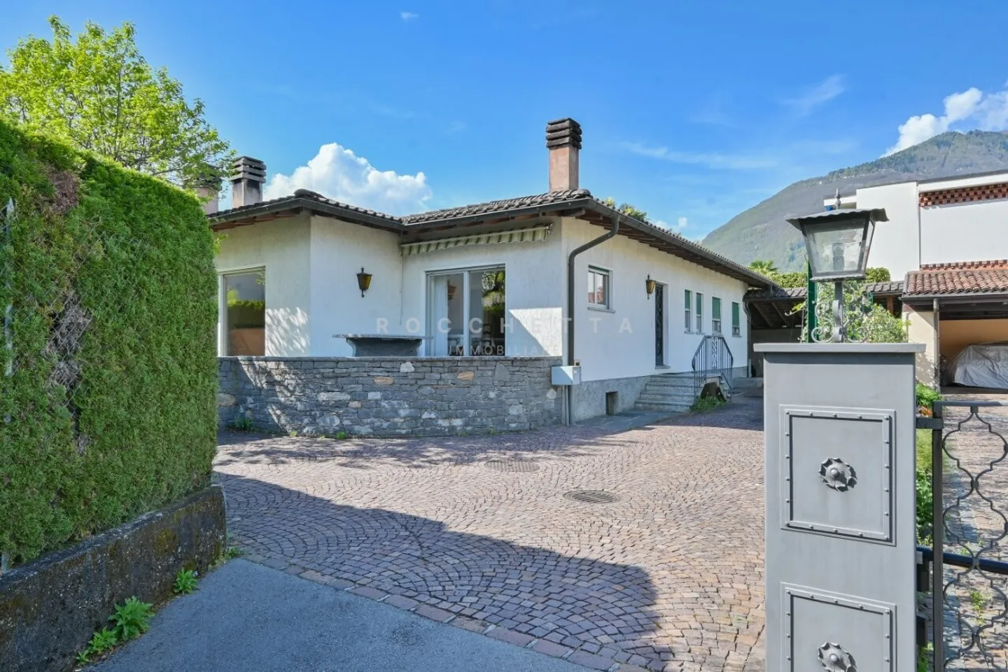 Mittelmeer-Villa mit Potenzial in begehrter und sehr ruhiger Lage - Foto 3 von 11