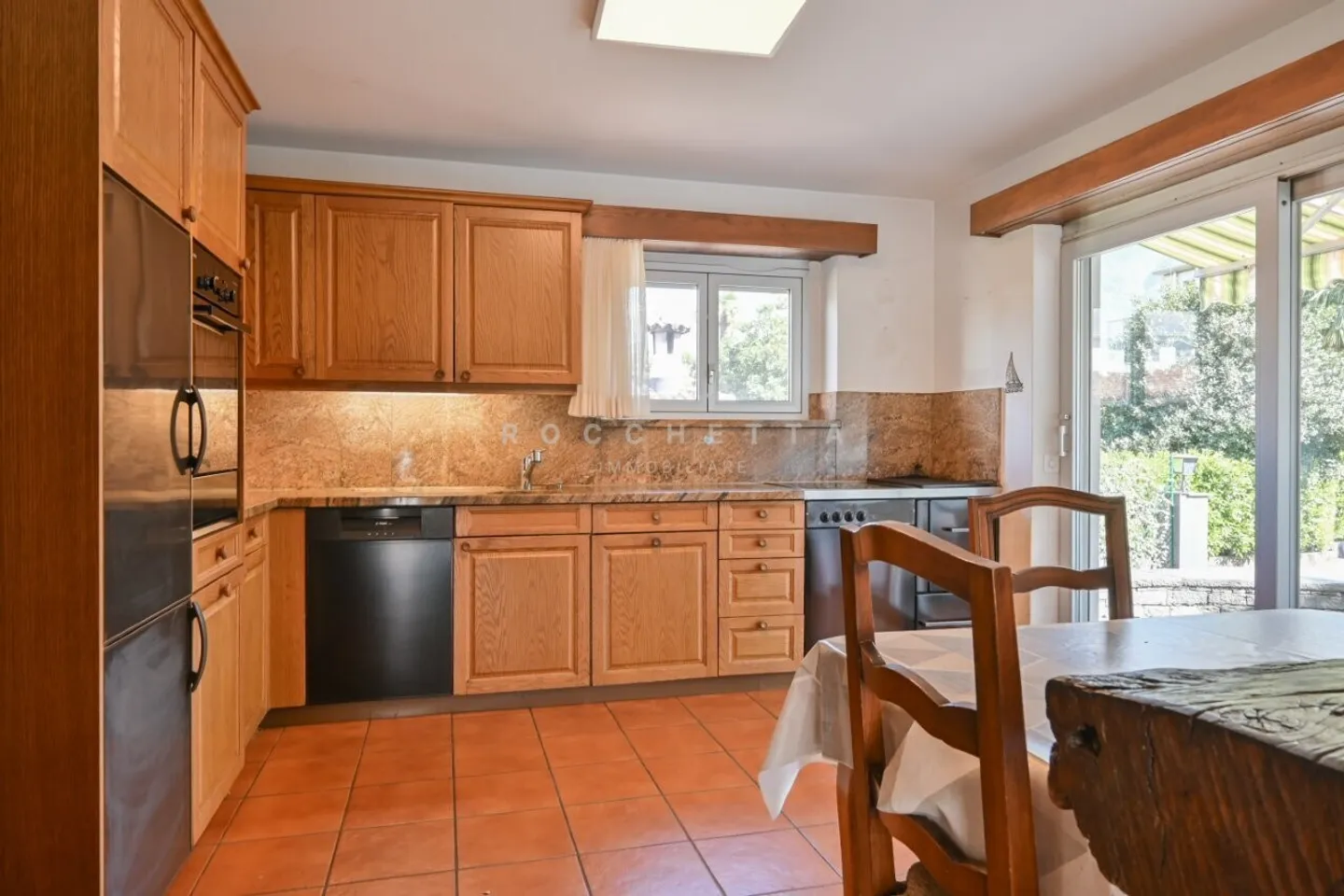Mittelmeer-Villa mit Potenzial in begehrter und sehr ruhiger Lage - Foto 8 von 11