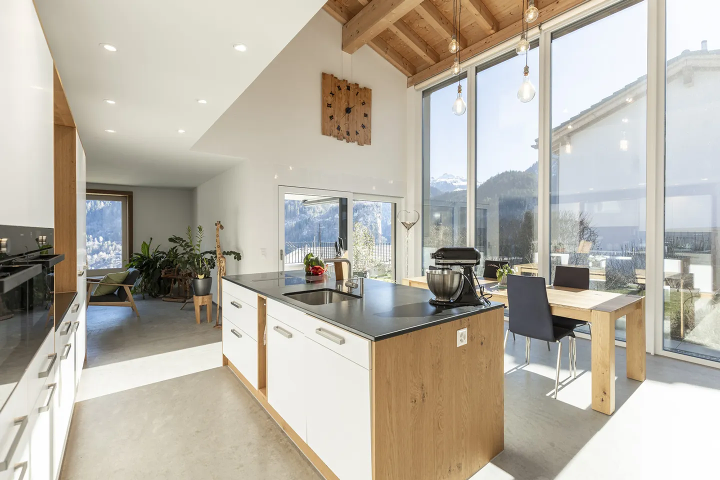 Family living paradise in a quiet location with mountain panorama - Photo 5 of 13