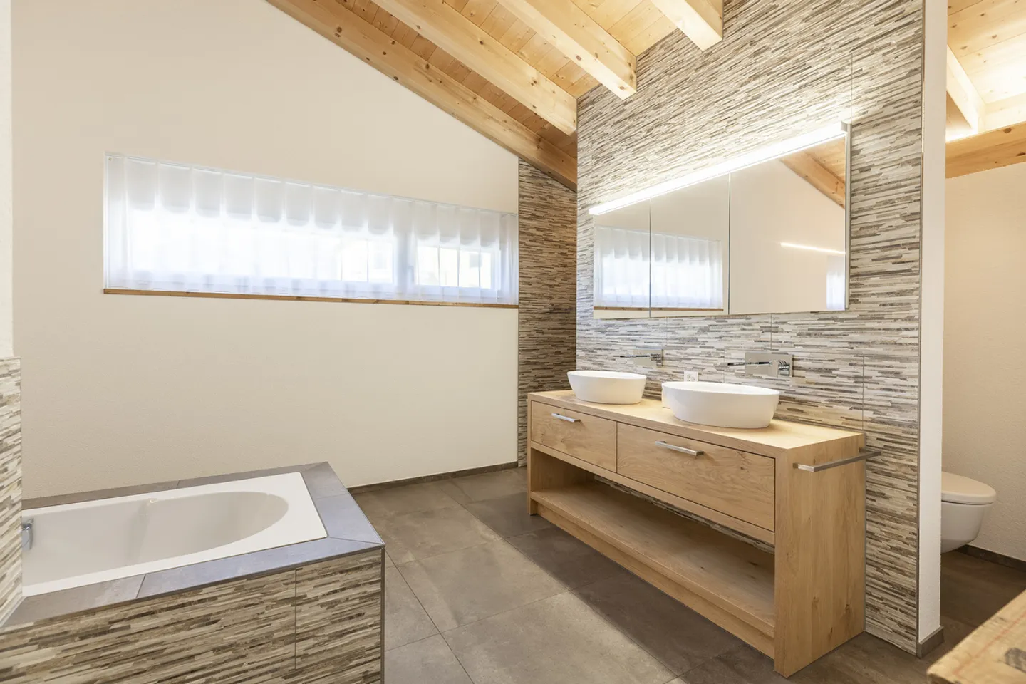 Family living paradise in a quiet location with mountain panorama - Photo 11 of 13