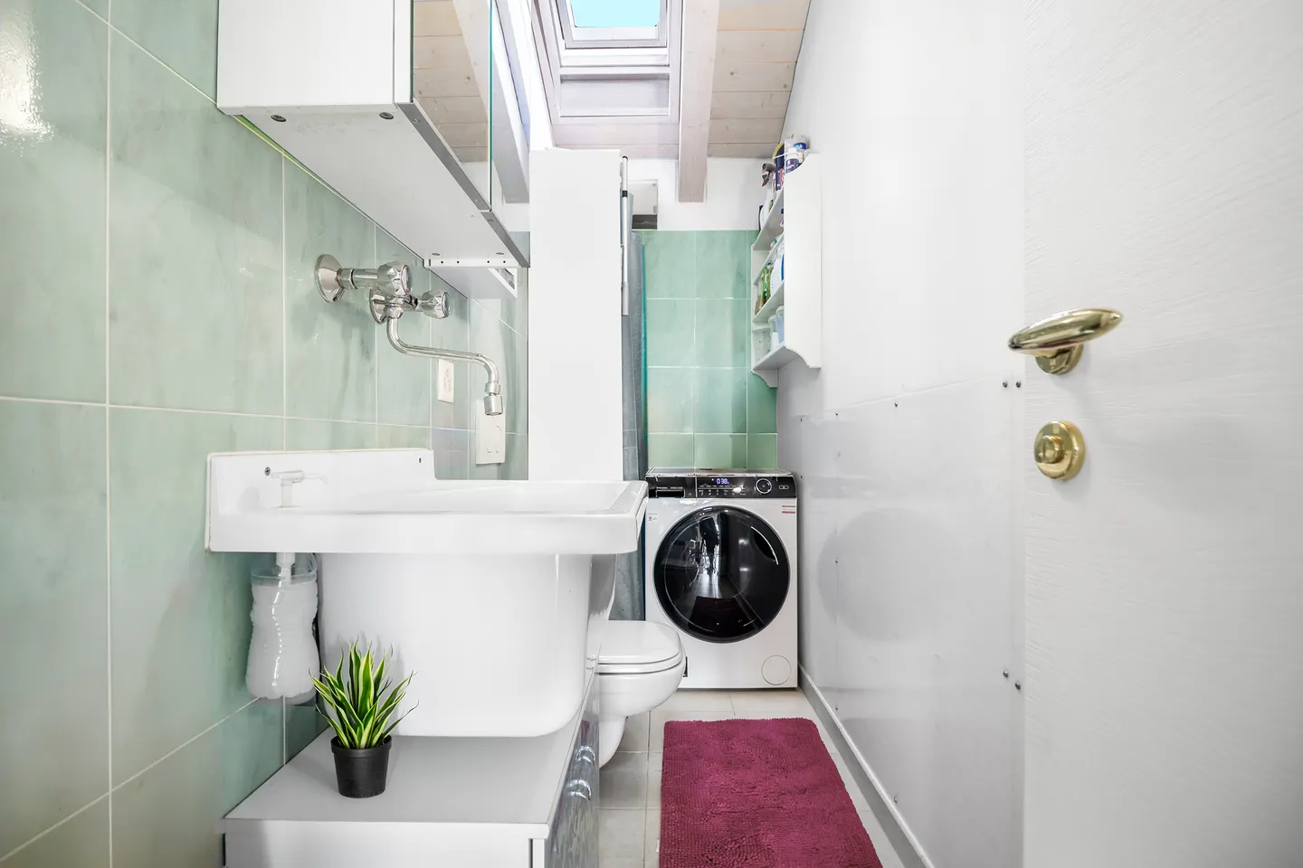 Appartement mansardé lumineux avec vue dégagée - Photo 3 sur 4