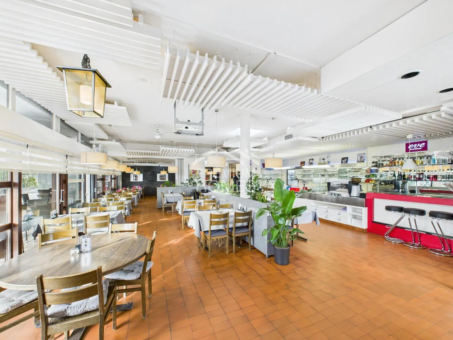 Restaurant attrayant avec un potentiel polyvalent - Photo 3 sur 13