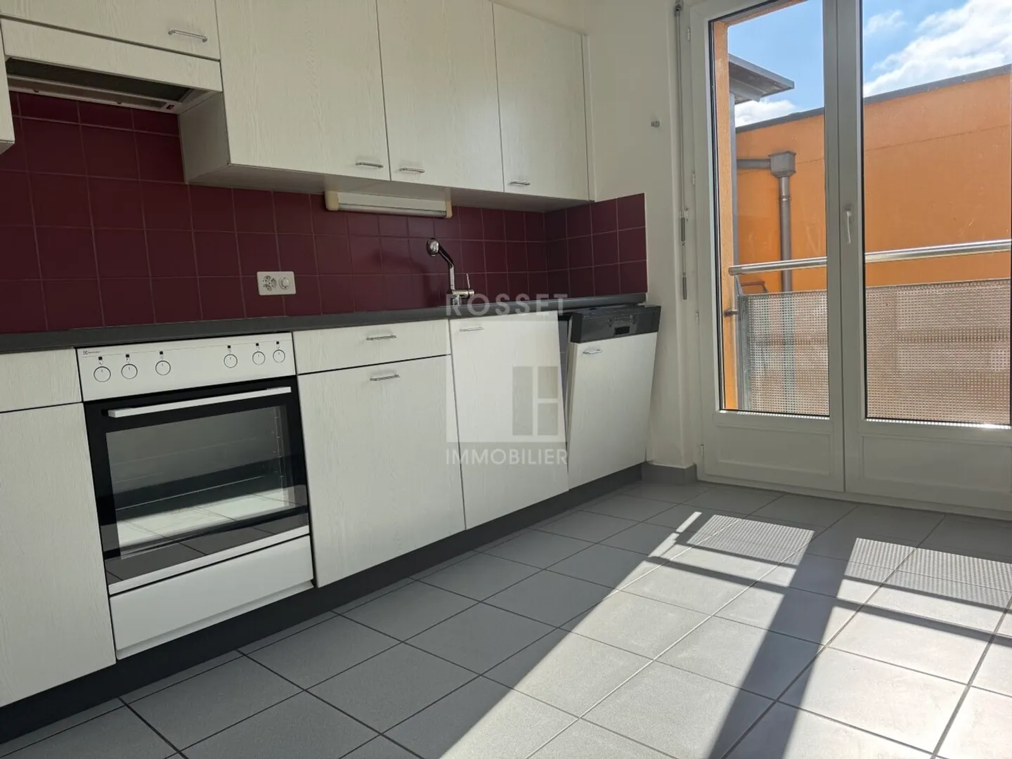 3-room apartment 2nd floor - Photo 2 of 8