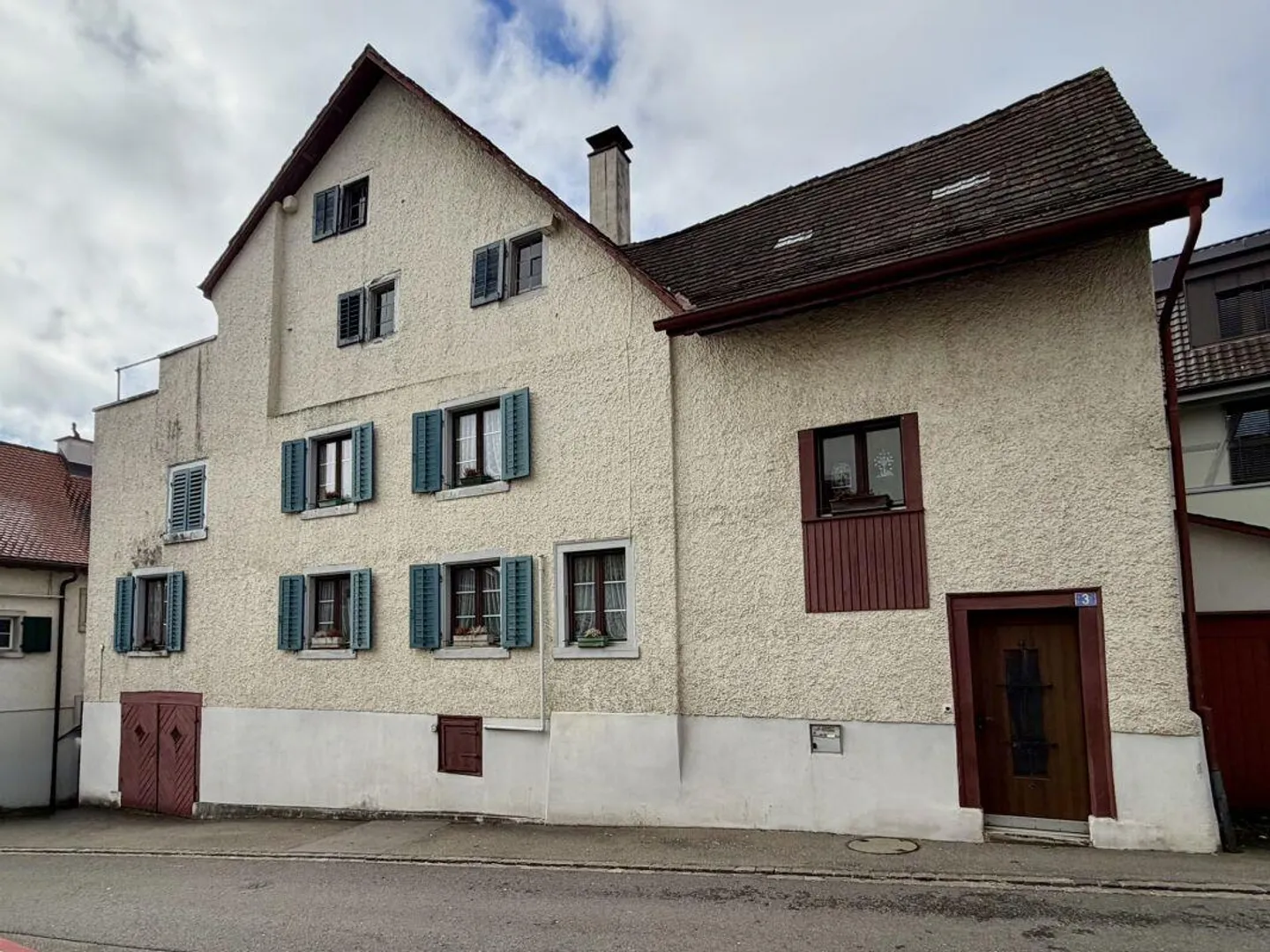 Charmantes Haus mit Renovierungspotenzial - Foto 2 von 11