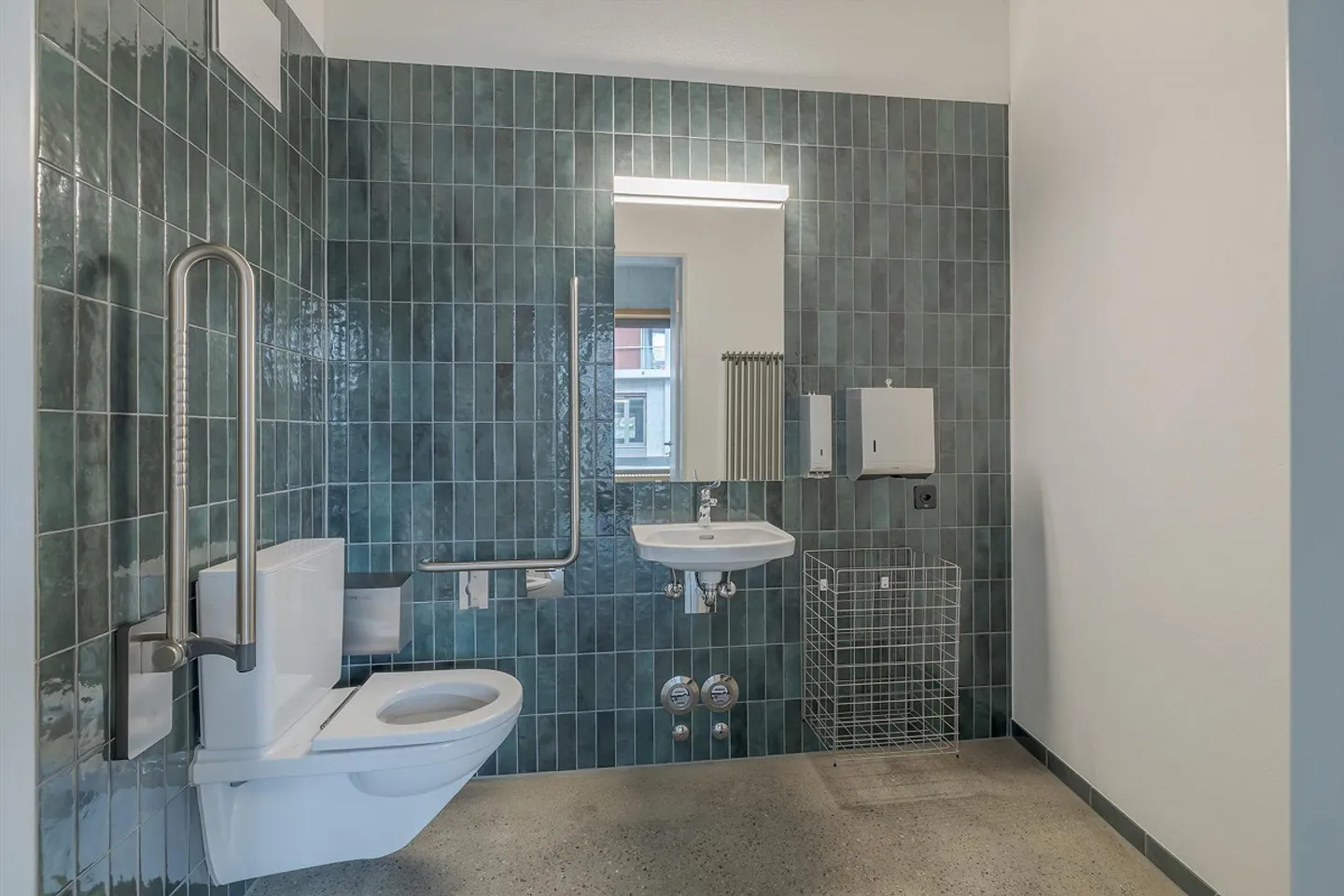 Commercial Property in Biel - Photo 5 of 6