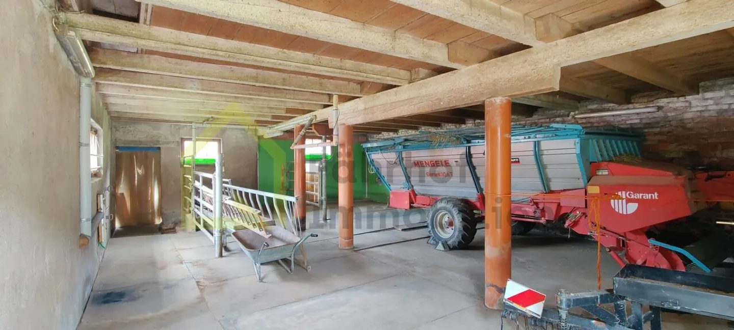 Plot with stable building + workshop for hobby and livestock keeping - Photo 9 of 14